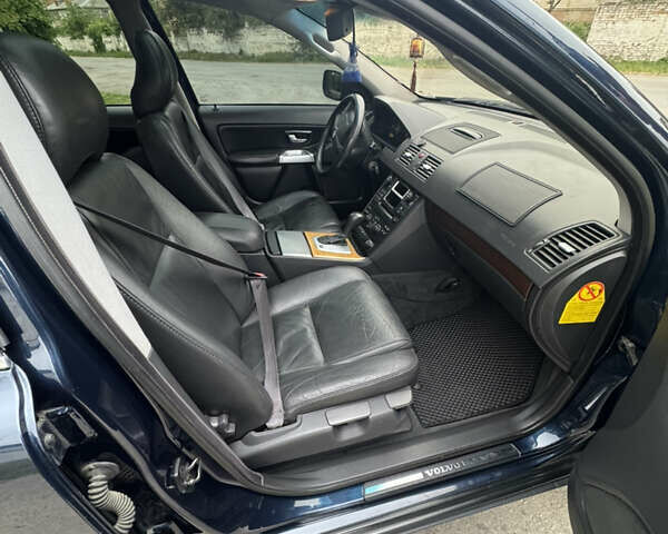 Синий Вольво ХС90, объемом двигателя 2.4 л и пробегом 318 тыс. км за 9200 $, фото 13 на Automoto.ua