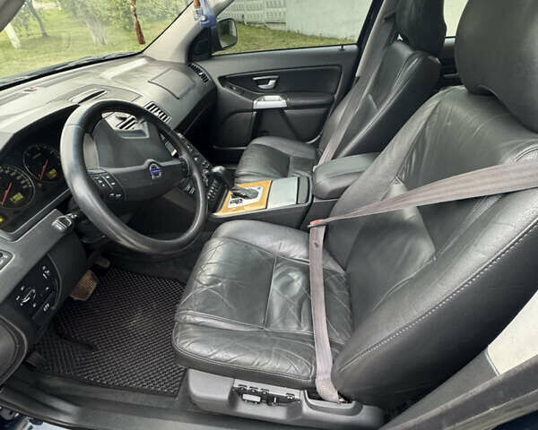 Синий Вольво ХС90, объемом двигателя 2.4 л и пробегом 318 тыс. км за 9200 $, фото 16 на Automoto.ua