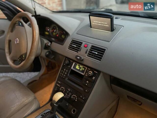 Синий Вольво ХС90, объемом двигателя 2.4 л и пробегом 265 тыс. км за 5300 $, фото 7 на Automoto.ua