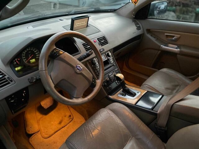 Синий Вольво ХС90, объемом двигателя 2.4 л и пробегом 265 тыс. км за 5200 $, фото 7 на Automoto.ua