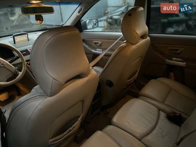 Синий Вольво ХС90, объемом двигателя 2.4 л и пробегом 265 тыс. км за 5300 $, фото 13 на Automoto.ua