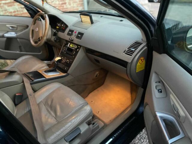 Синий Вольво ХС90, объемом двигателя 2.4 л и пробегом 265 тыс. км за 5200 $, фото 11 на Automoto.ua