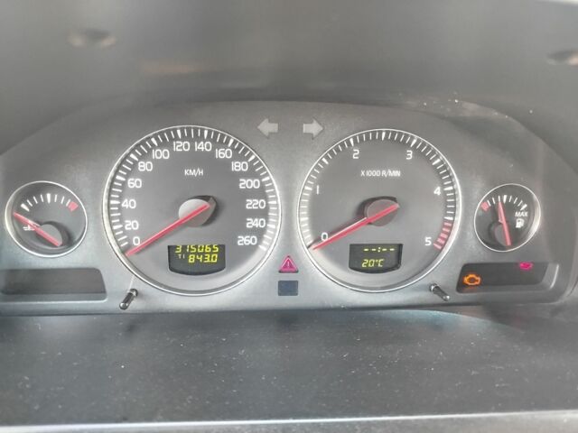 Синий Вольво ХС90, объемом двигателя 2.4 л и пробегом 317 тыс. км за 4500 $, фото 4 на Automoto.ua