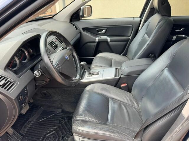 Синий Вольво ХС90, объемом двигателя 2.4 л и пробегом 231 тыс. км за 3350 $, фото 6 на Automoto.ua