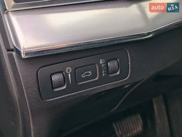 Синий Вольво ХС90, объемом двигателя 2 л и пробегом 318 тыс. км за 26890 $, фото 24 на Automoto.ua