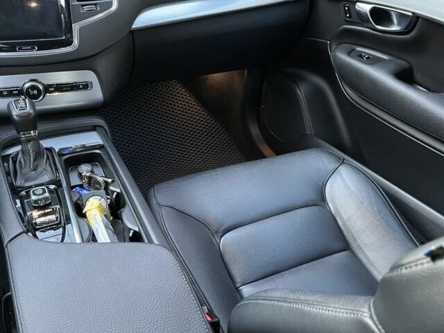 Синий Вольво ХС90, объемом двигателя 2 л и пробегом 115 тыс. км за 29500 $, фото 3 на Automoto.ua