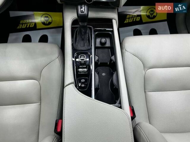 Вольво ХС90 2018 в Черновцах на Automoto.ua Синий Вольво ХС90, объемом двигателя 1.97 л и пробегом 139 тыс. км за 32000 $, фото 13 на Automoto.ua