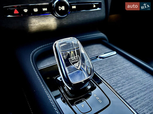 Синий Вольво ХС90, объемом двигателя 2 л и пробегом 69 тыс. км за 46900 $, фото 56 на Automoto.ua