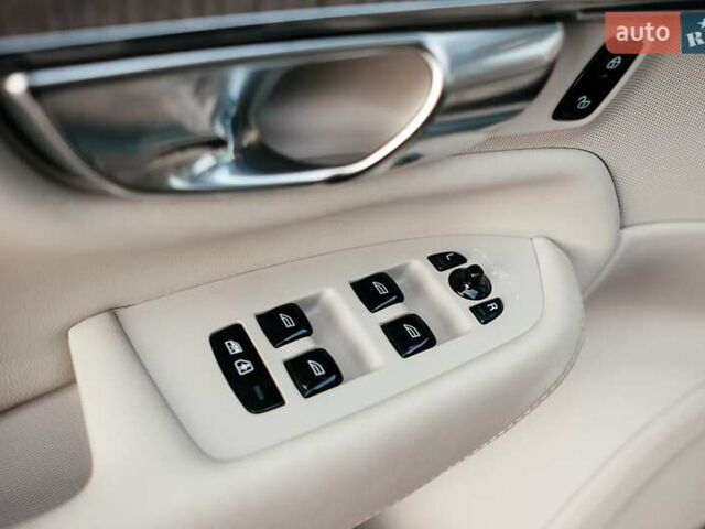 Синій Вольво ХС90, об'ємом двигуна 1.97 л та пробігом 27 тис. км за 62000 $, фото 39 на Automoto.ua