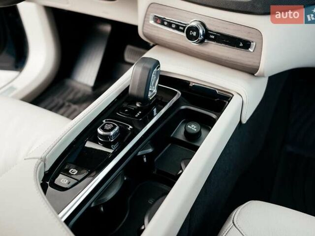 Синій Вольво ХС90, об'ємом двигуна 1.97 л та пробігом 27 тис. км за 62000 $, фото 203 на Automoto.ua