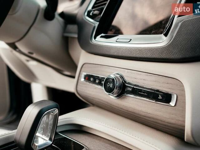 Синій Вольво ХС90, об'ємом двигуна 1.97 л та пробігом 27 тис. км за 62000 $, фото 257 на Automoto.ua