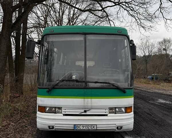 Белый Вольво B10B, объемом двигателя 9.6 л и пробегом 100 тыс. км за 13500 $, фото 1 на Automoto.ua