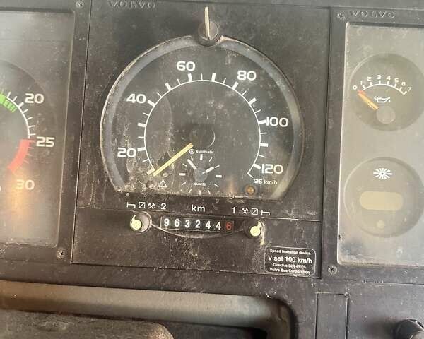 Зеленый Вольво B10B, объемом двигателя 9.6 л и пробегом 962 тыс. км за 8000 $, фото 6 на Automoto.ua