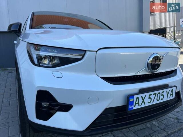 Белый Вольво C40 Recharge, объемом двигателя 0 л и пробегом 40 тыс. км за 26999 $, фото 2 на Automoto.ua