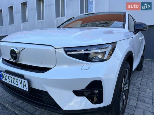 Белый Вольво C40 Recharge, объемом двигателя 0 л и пробегом 40 тыс. км за 26999 $, фото 1 на Automoto.ua