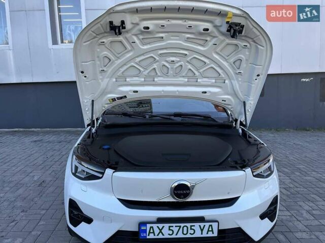 Белый Вольво C40 Recharge, объемом двигателя 0 л и пробегом 40 тыс. км за 26999 $, фото 7 на Automoto.ua