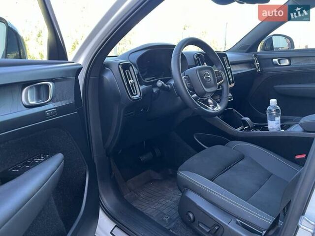 Белый Вольво C40 Recharge, объемом двигателя 0 л и пробегом 40 тыс. км за 26999 $, фото 14 на Automoto.ua