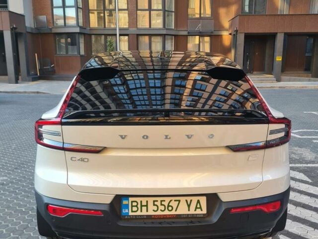 Белый Вольво C40 Recharge, объемом двигателя 0 л и пробегом 17 тыс. км за 36700 $, фото 3 на Automoto.ua