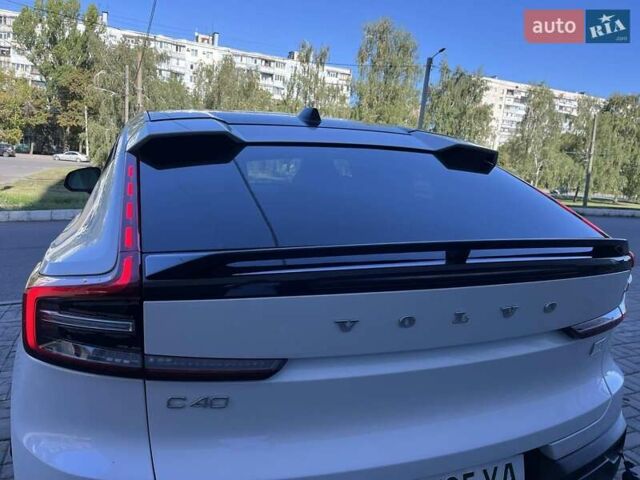 Белый Вольво C40 Recharge, объемом двигателя 0 л и пробегом 40 тыс. км за 26999 $, фото 6 на Automoto.ua