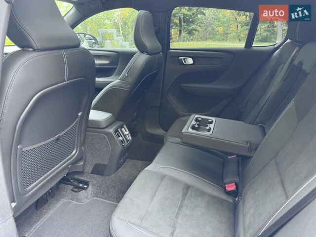 Белый Вольво C40 Recharge, объемом двигателя 0 л и пробегом 17 тыс. км за 31700 $, фото 11 на Automoto.ua