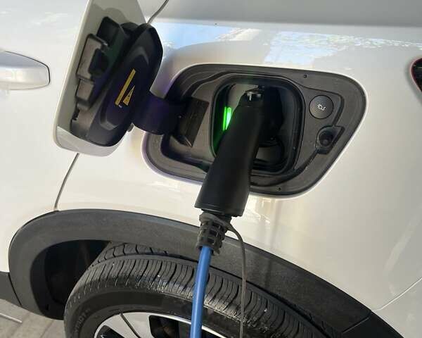 Белый Вольво C40 Recharge, объемом двигателя 0 л и пробегом 40 тыс. км за 26999 $, фото 39 на Automoto.ua