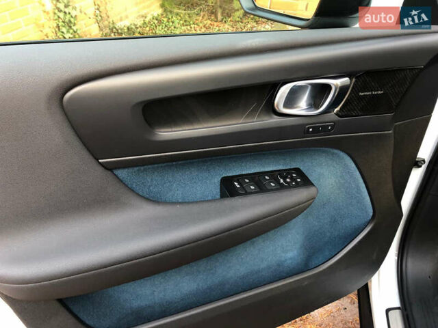 Белый Вольво C40 Recharge, объемом двигателя 0 л и пробегом 72 тыс. км за 29700 $, фото 26 на Automoto.ua