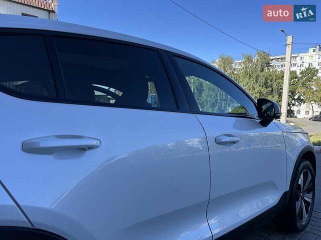 Белый Вольво C40 Recharge, объемом двигателя 0 л и пробегом 40 тыс. км за 26999 $, фото 10 на Automoto.ua