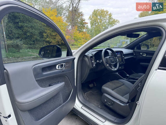 Белый Вольво C40 Recharge, объемом двигателя 0 л и пробегом 17 тыс. км за 31700 $, фото 8 на Automoto.ua