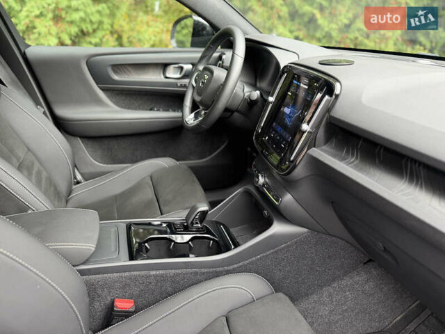 Вольво C40 Recharge 2022 у Рівному на Automoto.ua Білий Вольво C40 Recharge, об'ємом двигуна 0 л та пробігом 23 тис. км за 27600 $, фото 7 на Automoto.ua