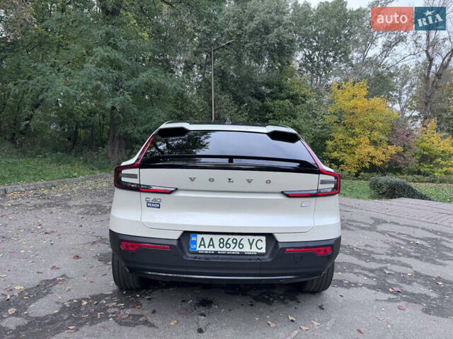 Белый Вольво C40 Recharge, объемом двигателя 0 л и пробегом 17 тыс. км за 31700 $, фото 3 на Automoto.ua