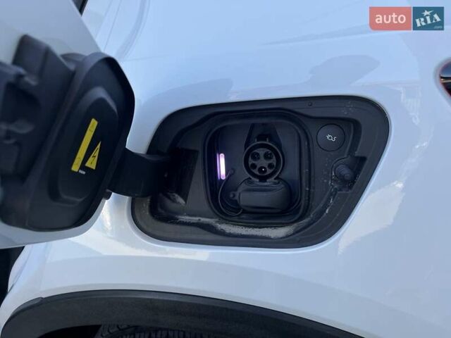 Белый Вольво C40 Recharge, объемом двигателя 0 л и пробегом 40 тыс. км за 26999 $, фото 40 на Automoto.ua