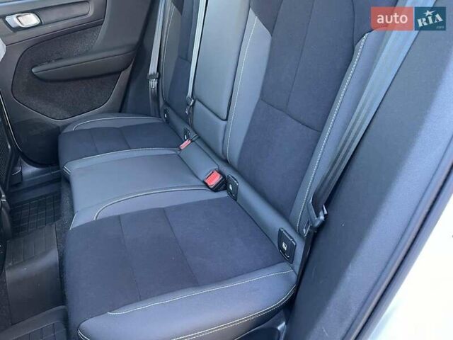 Белый Вольво C40 Recharge, объемом двигателя 0 л и пробегом 40 тыс. км за 26999 $, фото 19 на Automoto.ua