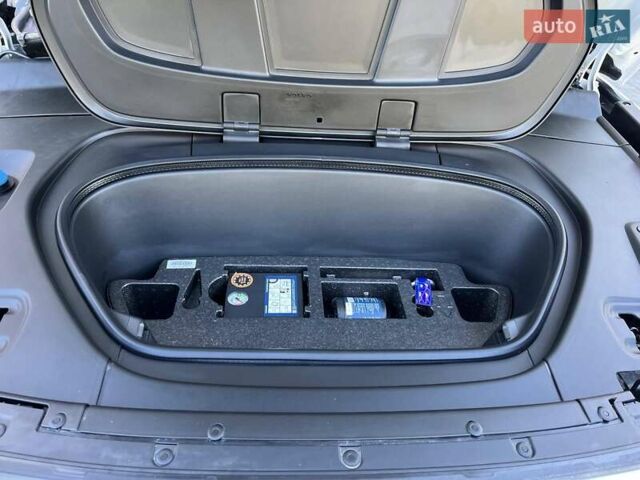 Белый Вольво C40 Recharge, объемом двигателя 0 л и пробегом 40 тыс. км за 26999 $, фото 9 на Automoto.ua