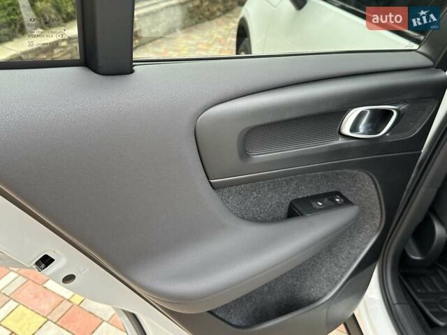 Білий Вольво C40 Recharge, об'ємом двигуна 0 л та пробігом 15 тис. км за 33500 $, фото 34 на Automoto.ua
