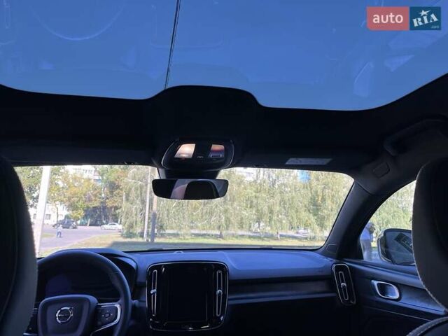 Белый Вольво C40 Recharge, объемом двигателя 0 л и пробегом 40 тыс. км за 26999 $, фото 24 на Automoto.ua