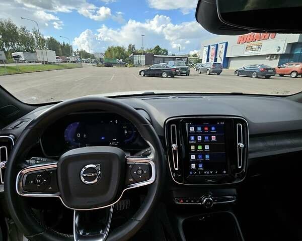 Белый Вольво C40 Recharge, объемом двигателя 0 л и пробегом 100 тыс. км за 27000 $, фото 13 на Automoto.ua