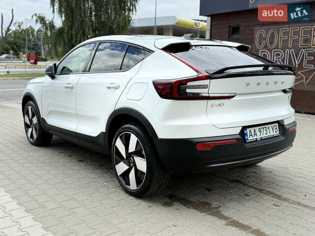 Белый Вольво C40 Recharge, объемом двигателя 0 л и пробегом 18 тыс. км за 31500 $, фото 5 на Automoto.ua