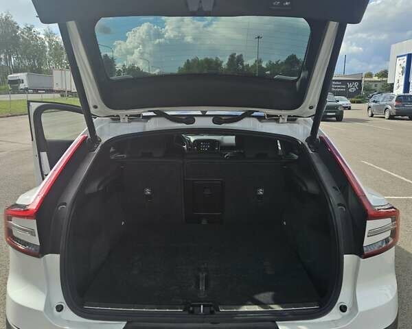 Белый Вольво C40 Recharge, объемом двигателя 0 л и пробегом 100 тыс. км за 27000 $, фото 26 на Automoto.ua