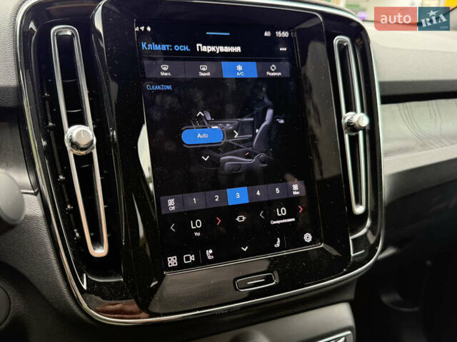 Белый Вольво C40 Recharge, объемом двигателя 0 л и пробегом 18 тыс. км за 31500 $, фото 49 на Automoto.ua
