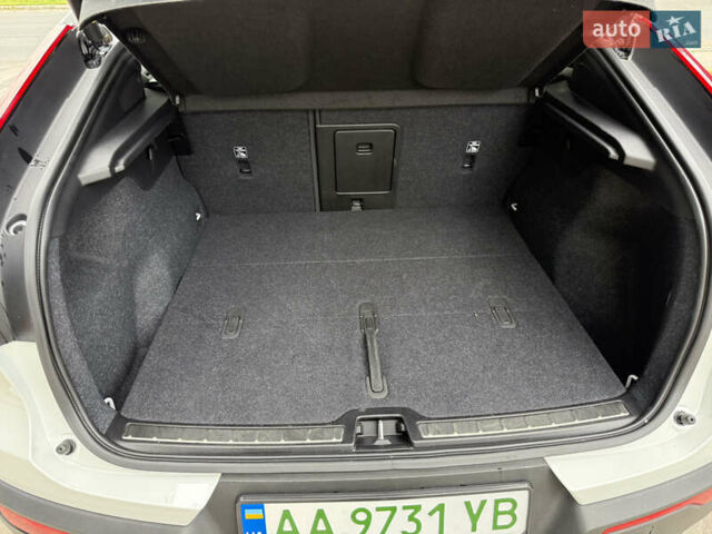 Белый Вольво C40 Recharge, объемом двигателя 0 л и пробегом 18 тыс. км за 31500 $, фото 32 на Automoto.ua