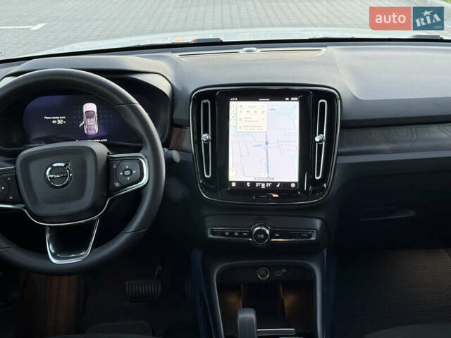 Белый Вольво C40 Recharge, объемом двигателя 0 л и пробегом 35 тыс. км за 28500 $, фото 9 на Automoto.ua