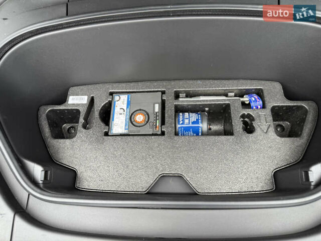 Белый Вольво C40 Recharge, объемом двигателя 0 л и пробегом 18 тыс. км за 31500 $, фото 45 на Automoto.ua