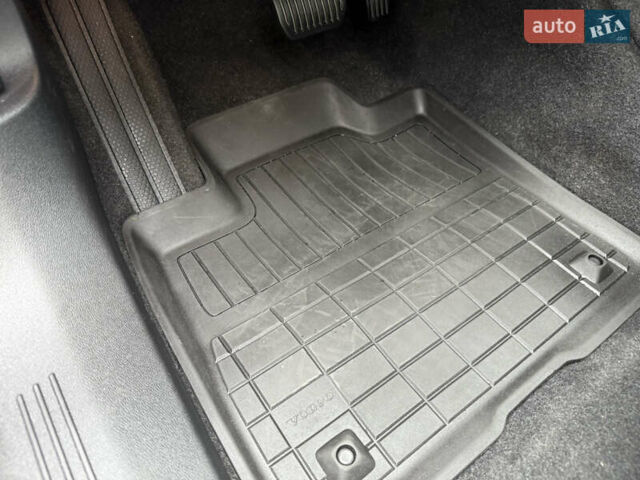 Белый Вольво C40 Recharge, объемом двигателя 0 л и пробегом 18 тыс. км за 31500 $, фото 47 на Automoto.ua