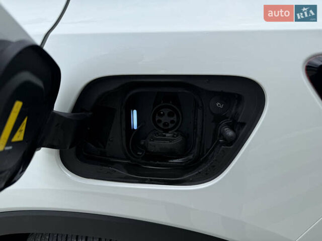 Белый Вольво C40 Recharge, объемом двигателя 0 л и пробегом 18 тыс. км за 31500 $, фото 31 на Automoto.ua