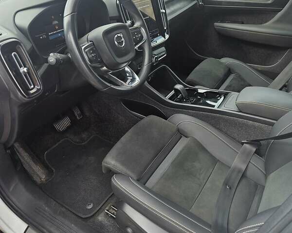 Белый Вольво C40 Recharge, объемом двигателя 0 л и пробегом 100 тыс. км за 27000 $, фото 16 на Automoto.ua