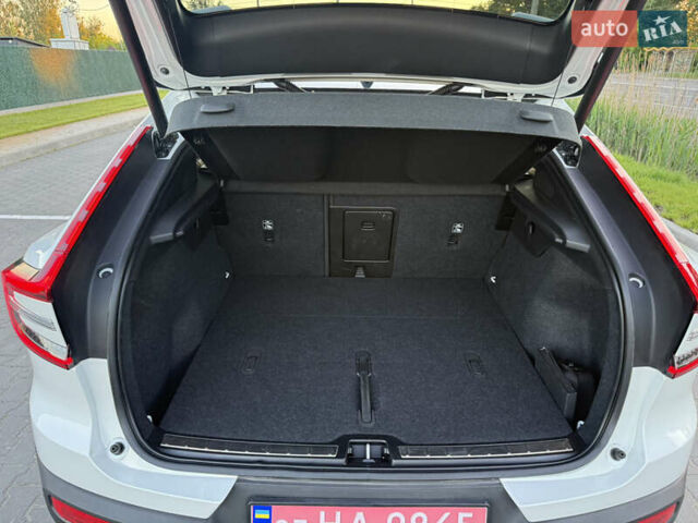 Белый Вольво C40 Recharge, объемом двигателя 0 л и пробегом 35 тыс. км за 28500 $, фото 17 на Automoto.ua