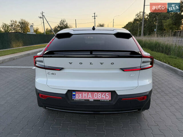 Белый Вольво C40 Recharge, объемом двигателя 0 л и пробегом 35 тыс. км за 28500 $, фото 3 на Automoto.ua