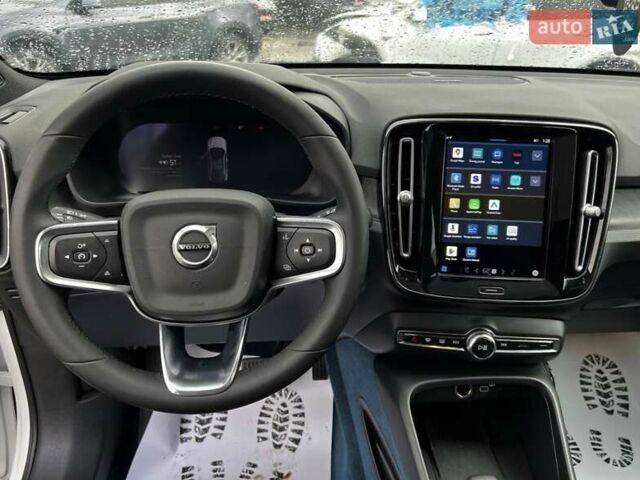 Белый Вольво C40 Recharge, объемом двигателя 0 л и пробегом 164 тыс. км за 23700 $, фото 6 на Automoto.ua