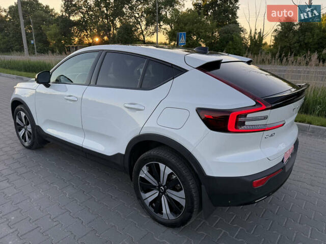 Белый Вольво C40 Recharge, объемом двигателя 0 л и пробегом 35 тыс. км за 28500 $, фото 4 на Automoto.ua
