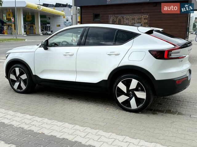 Белый Вольво C40 Recharge, объемом двигателя 0 л и пробегом 18 тыс. км за 31500 $, фото 2 на Automoto.ua